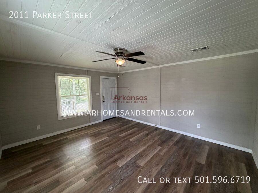 2011 Parker St - Photo 2 of 12
