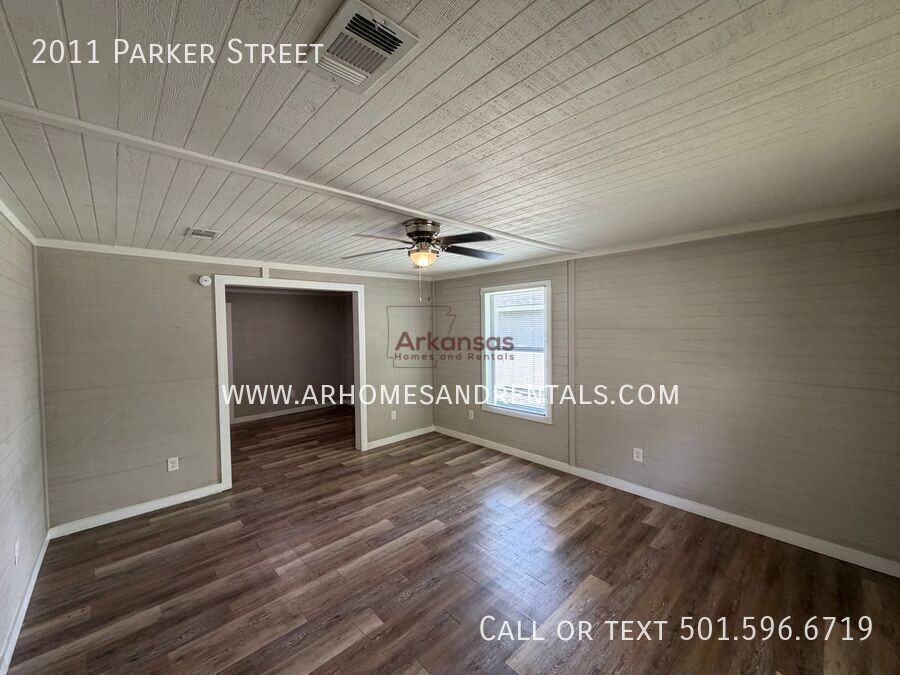 2011 Parker St - Photo 3 of 12