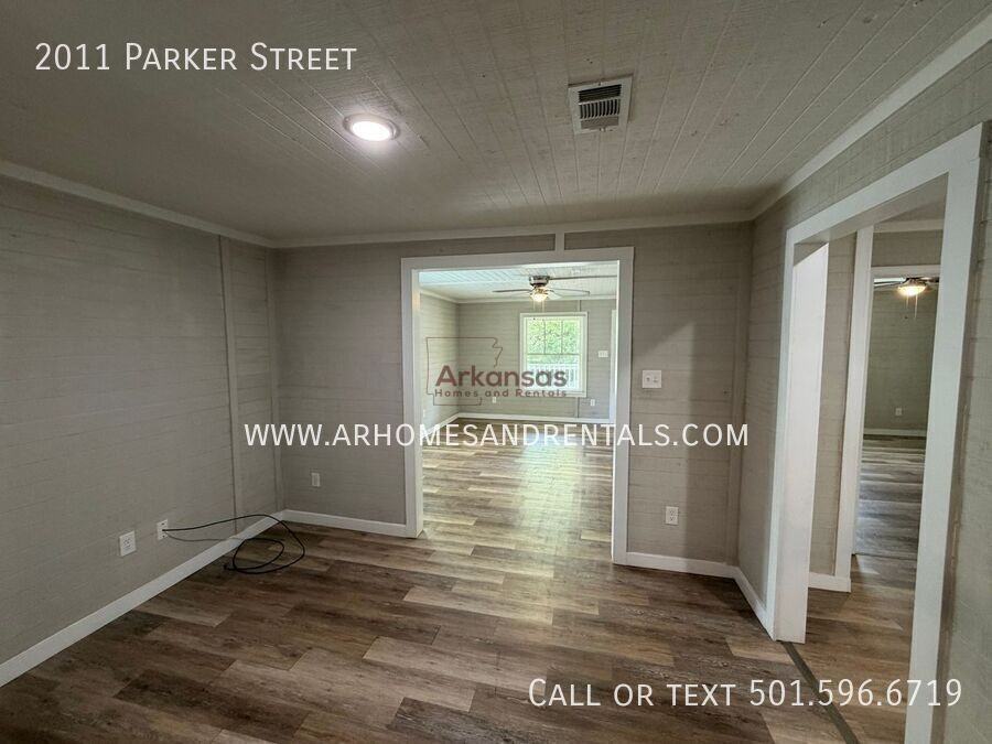 2011 Parker St - Photo 4 of 12