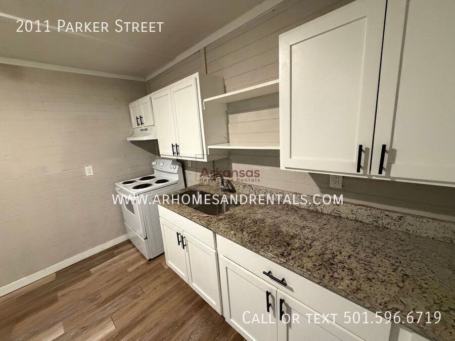 2011 Parker St - Photo 6 of 12