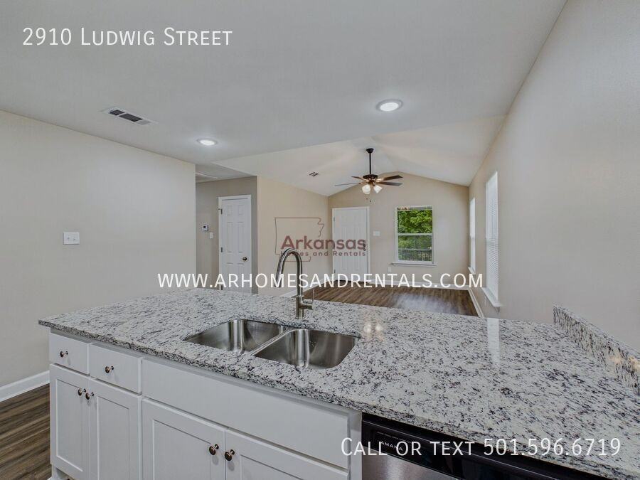 2910 Ludwig St - Photo 4 of 16