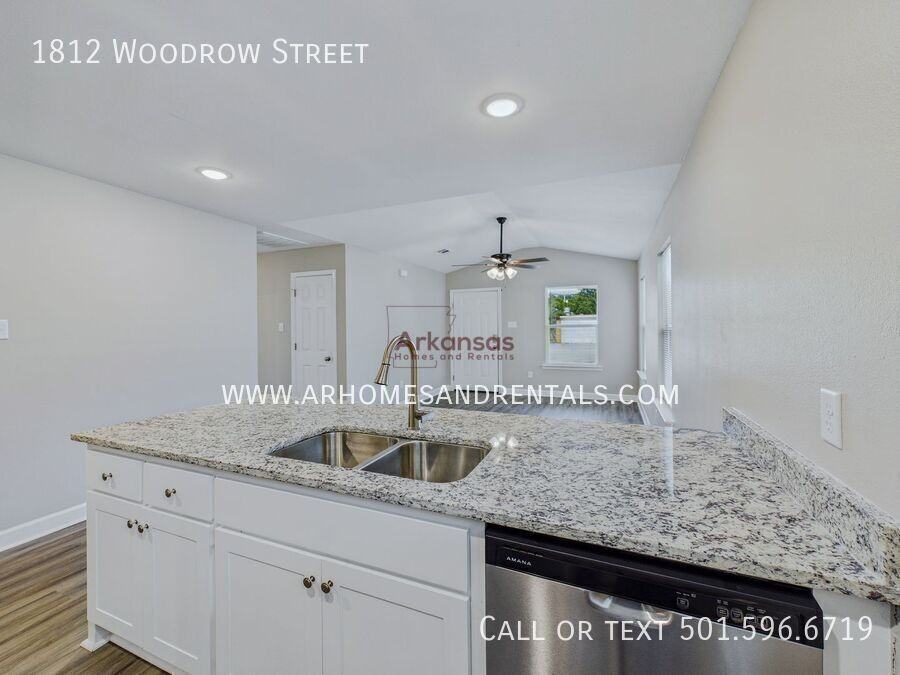 1812 S Woodrow St - Photo 4 of 15