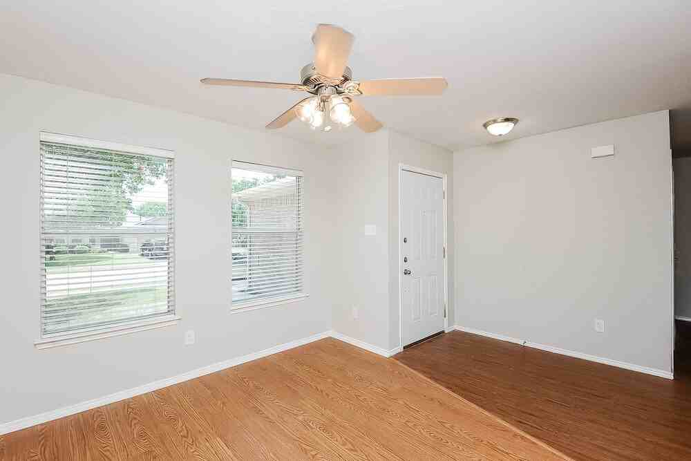 2325 Northway - Photo 4 of 16