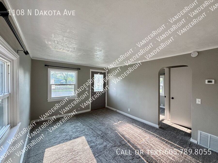 1108 N Dakota Ave - Photo 3 of 31