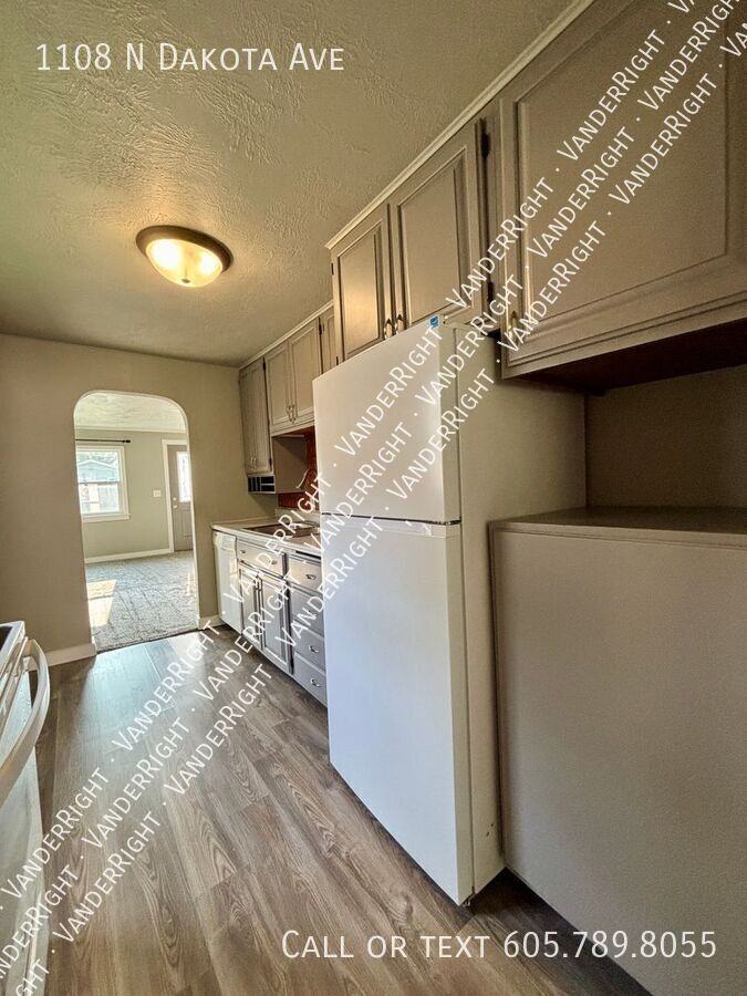 1108 N Dakota Ave - Photo 5 of 31