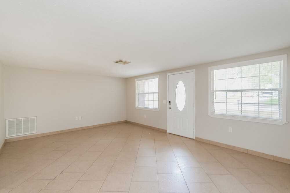 6024 Boxwood Dr - Photo 4 of 19