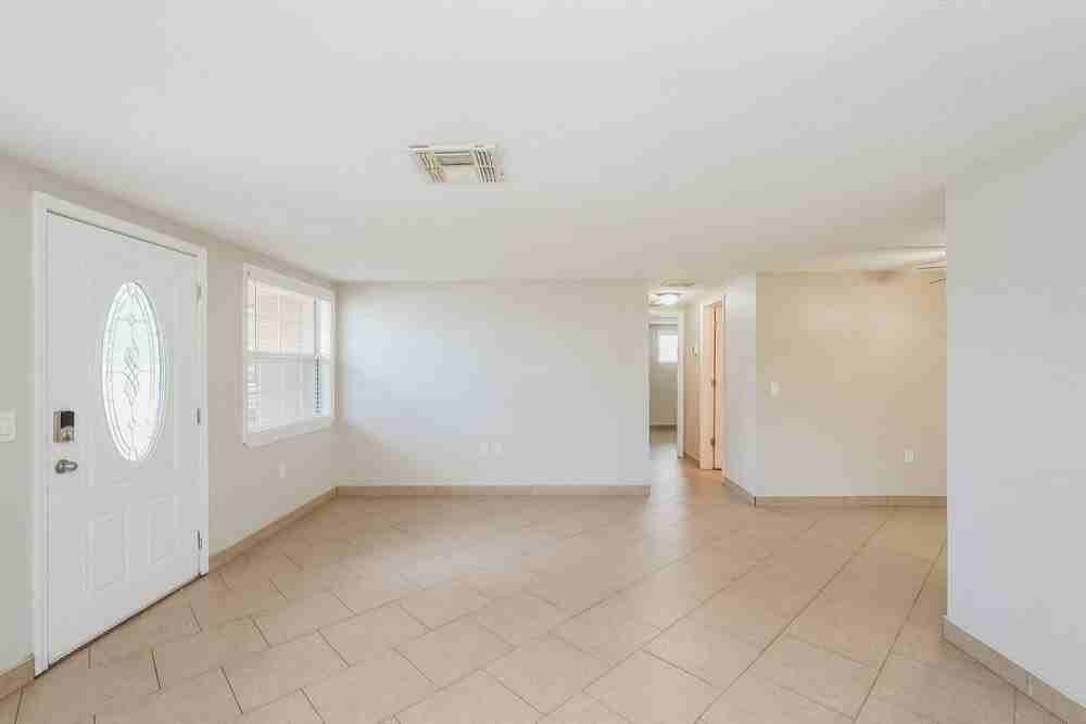 6024 Boxwood Dr - Photo 5 of 19