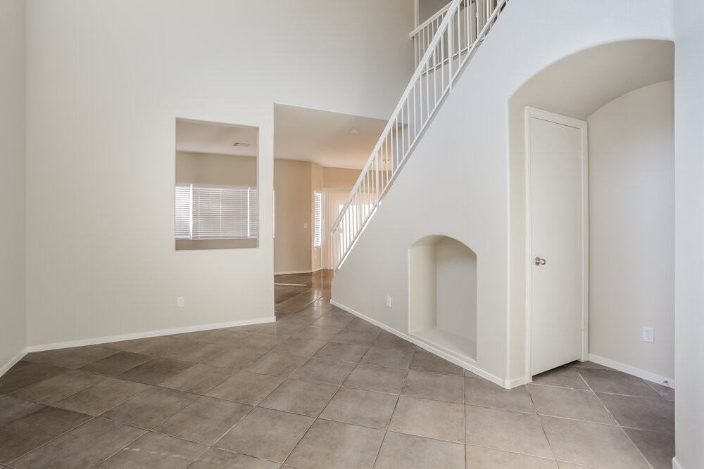10413 Sloping Hill Ave - Photo 4 of 16