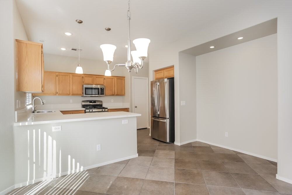 10413 Sloping Hill Ave - Photo 6 of 16