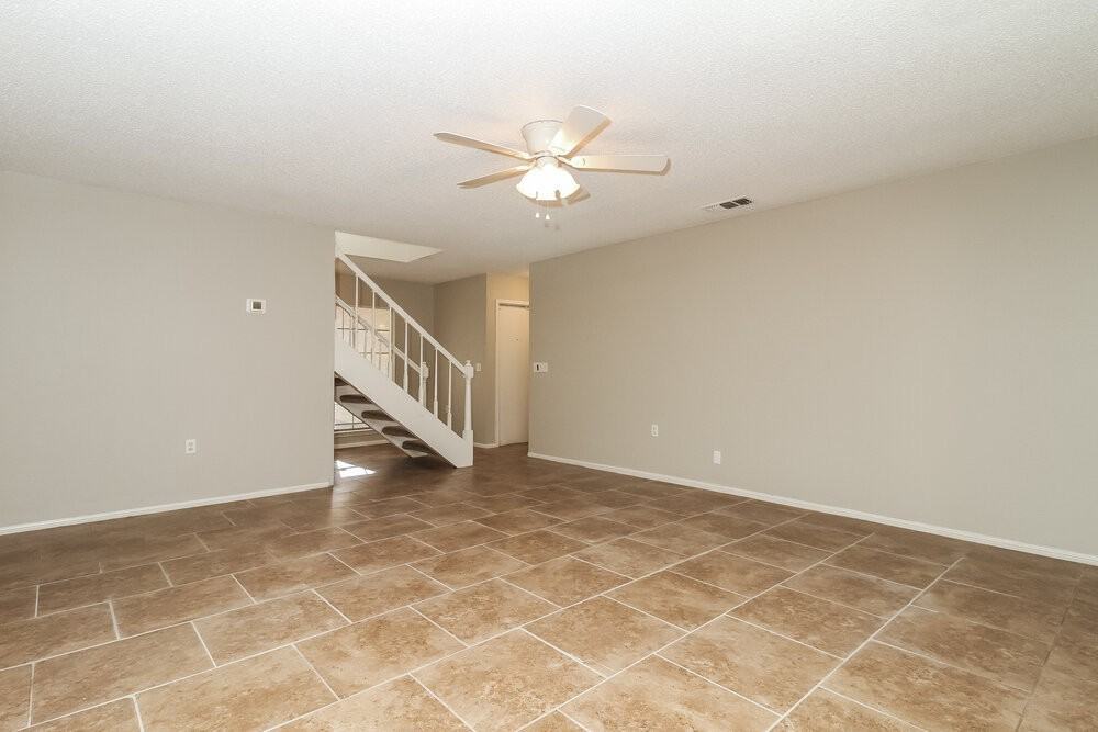 6803 Highland Blf - Photo 4 of 16