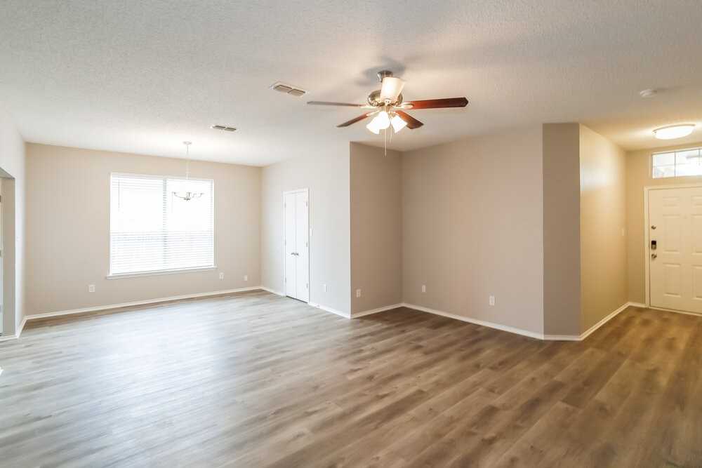 7213 Park Creek Cir W - Photo 3 of 16