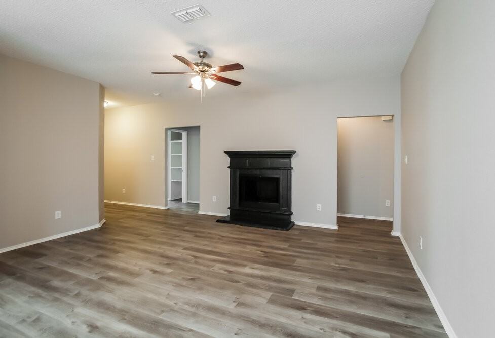 7213 Park Creek Cir W - Photo 4 of 16