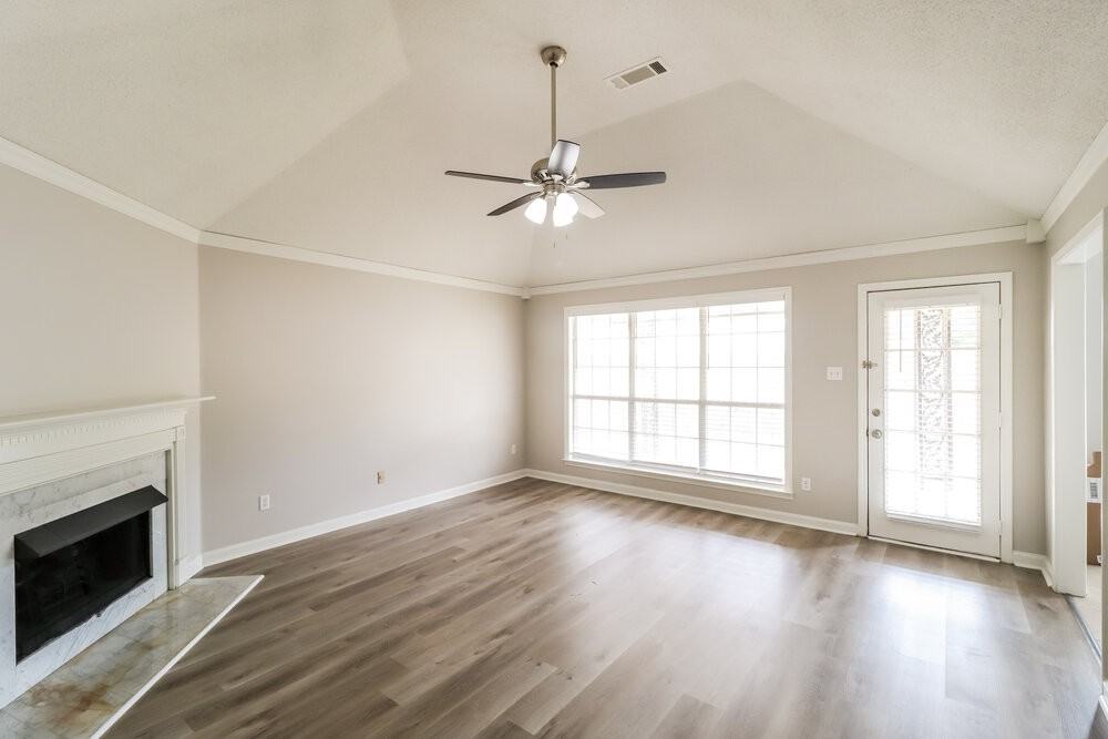 10029 Woodland Grove Dr - Photo 5 of 19