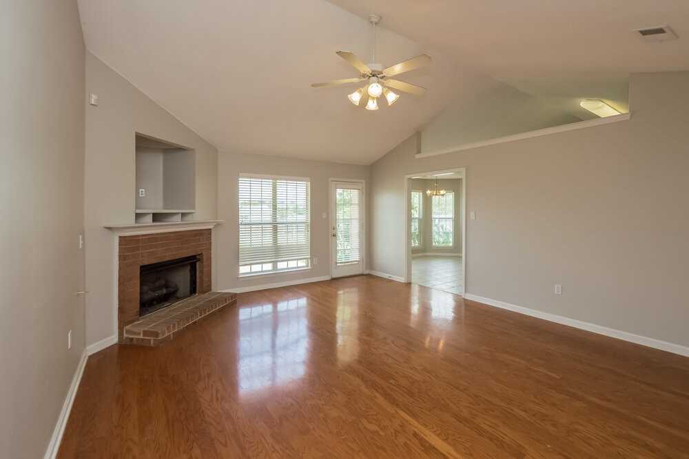 810 Lakemont Dr - Photo 2 of 13