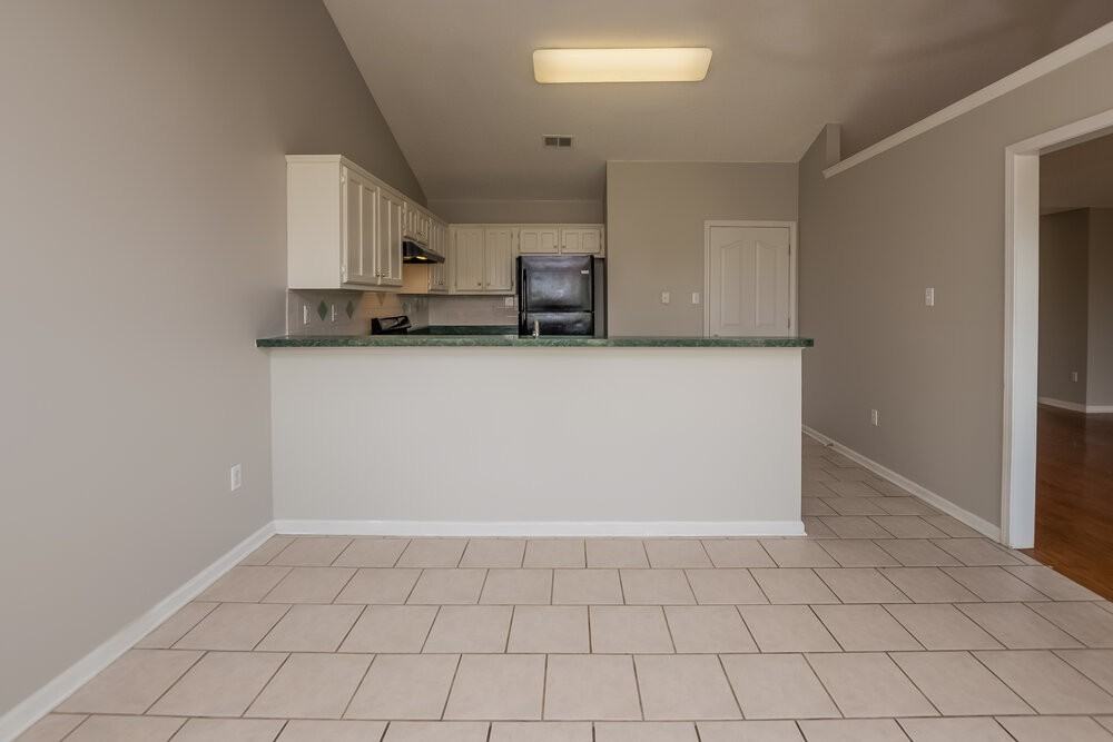 810 Lakemont Dr - Photo 5 of 13