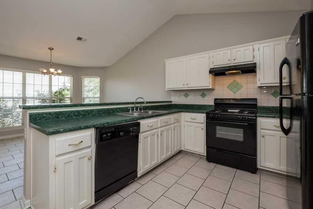 810 Lakemont Dr - Photo 6 of 13