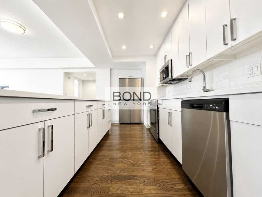 219 E 69th St #HJ - Photo 2 of 16