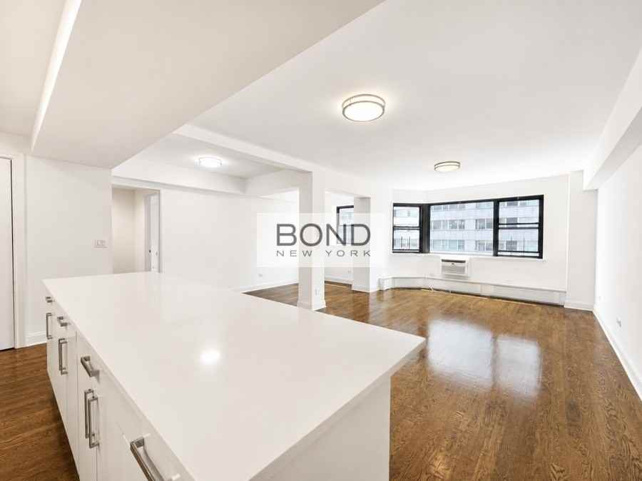 219 E 69th St #HJ - Photo 3 of 16