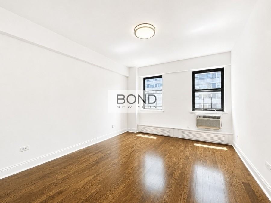 219 E 69th St #HJ - Photo 5 of 16