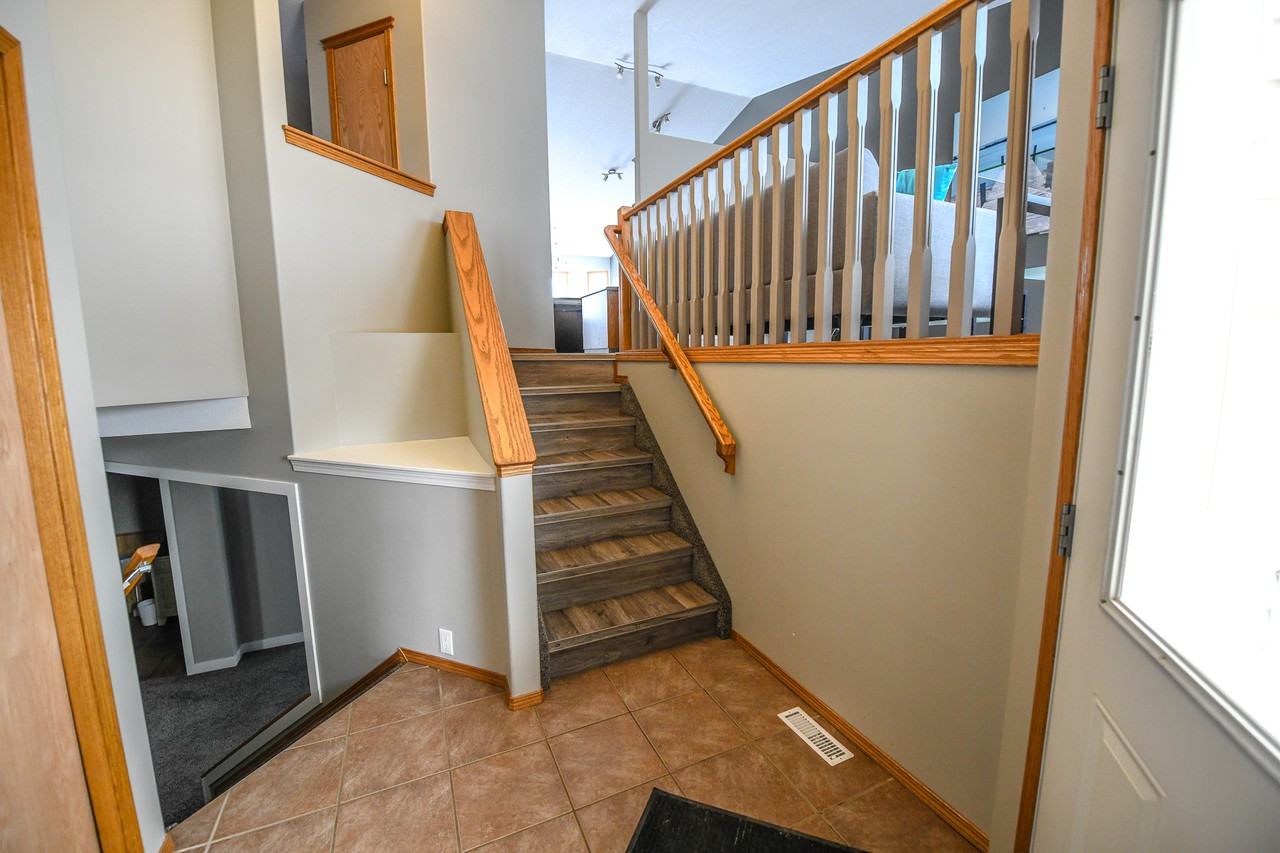 11066 67 Ave - Photo 5 of 20
