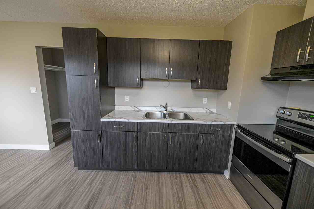 9323 109 Ave - Photo 6 of 19