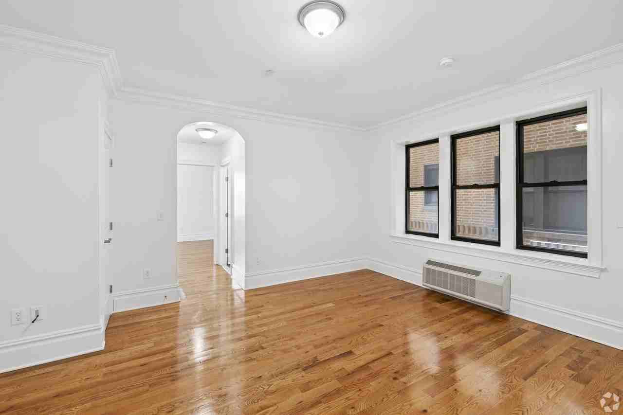 Ponciana Apartments: Contemporary Comfort and Affordable Luxury in North Bergen! - Photo 6 of 12