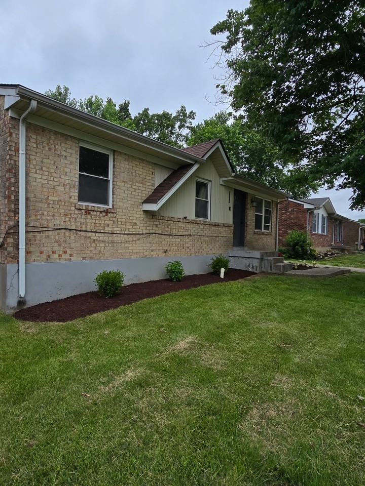 5900 Carmelwood Cir - Photo 2 of 12