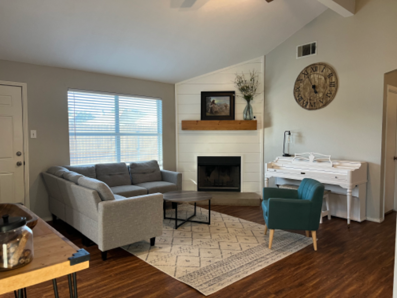 777 Eagle Dr - Photo 2 of 10