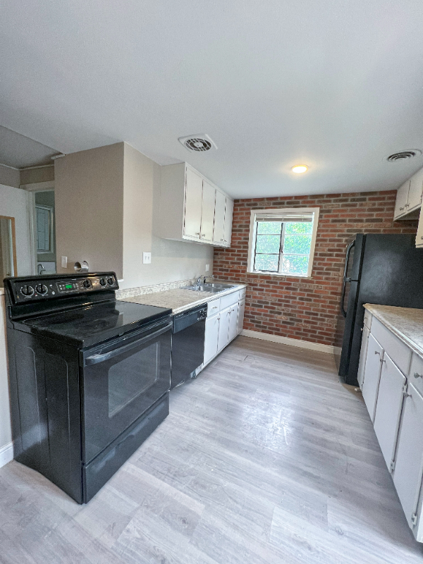 905 1/2 16th St - Photo 3 of 12