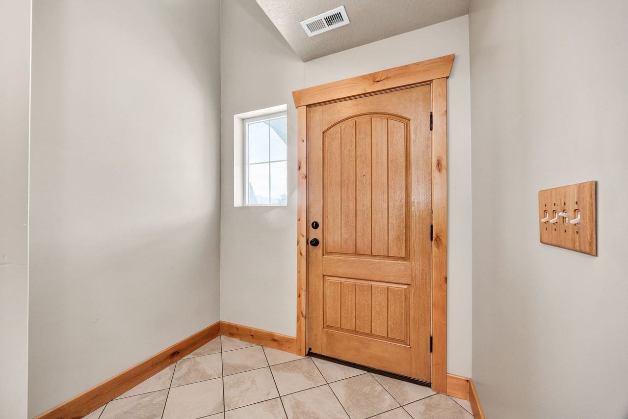 369 Se - Photo 2 of 20