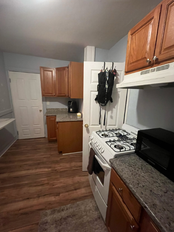 189 Irving St #4 - Photo 6 of 11