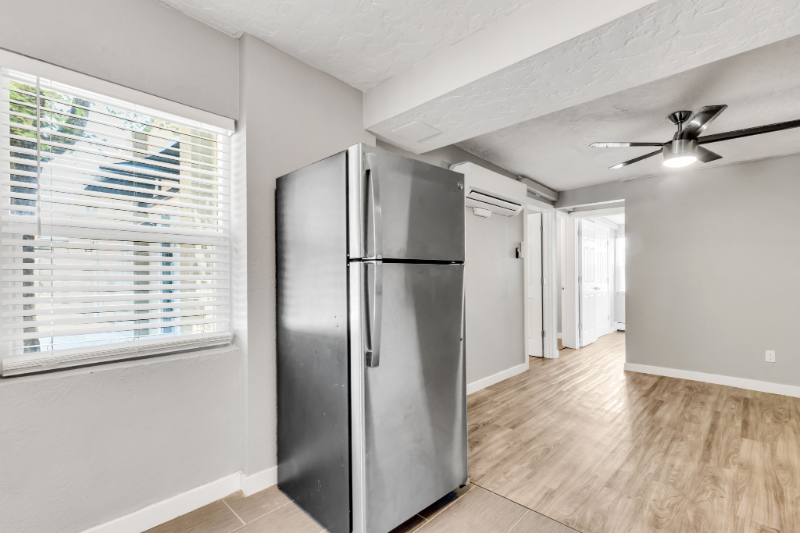 825 12th St #5 - Photo 2 of 13