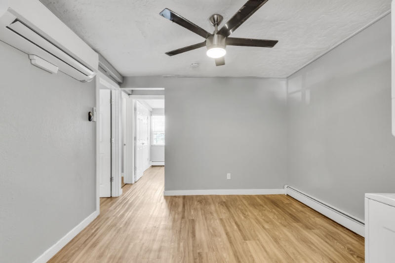 825 12th St #5 - Photo 4 of 13