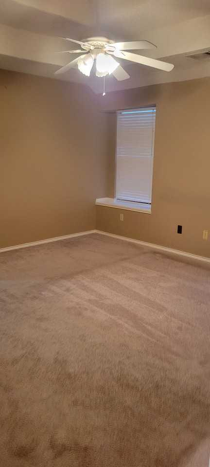 420 Kyle Dr - Photo 5 of 12