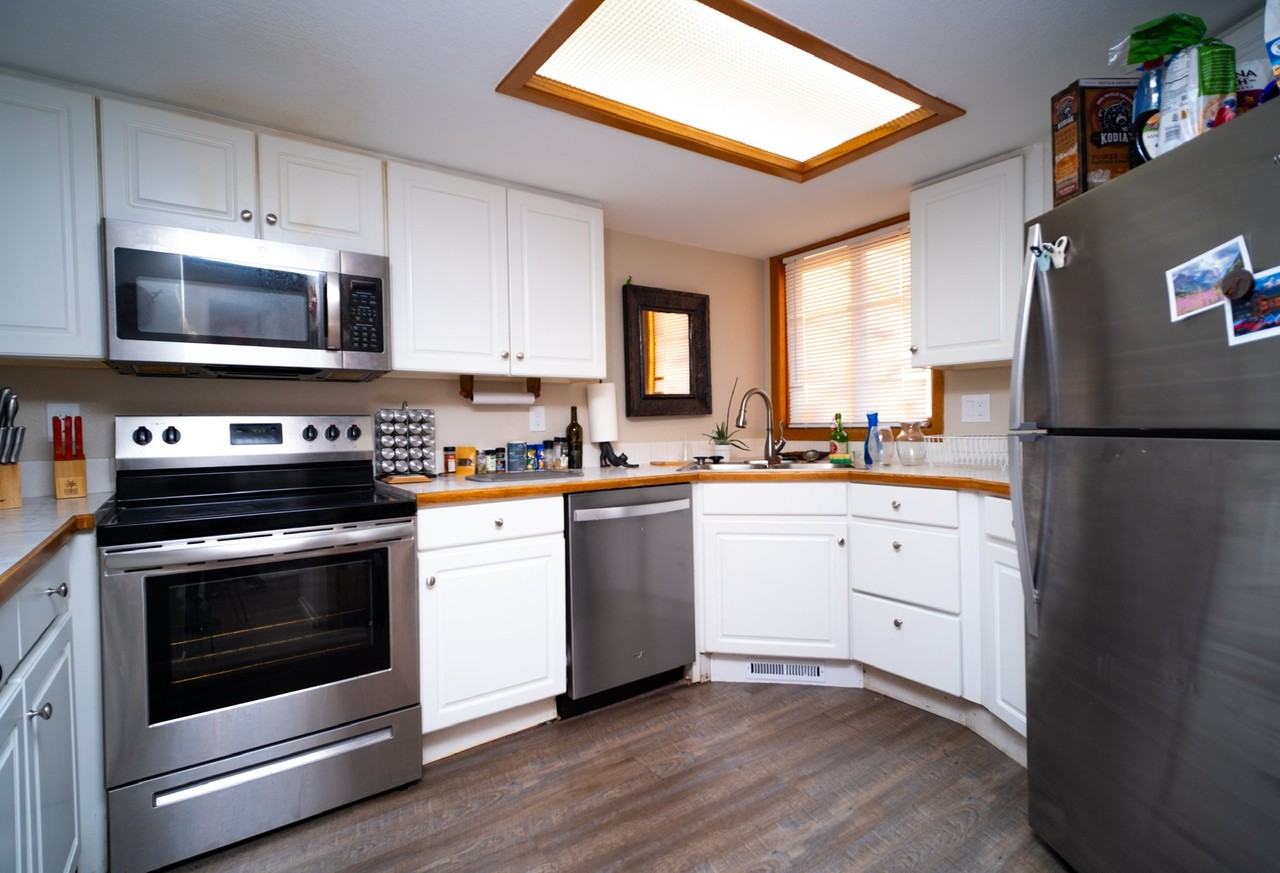 2829 Springdale Ln - Photo 2 of 9
