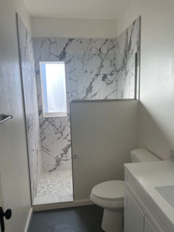 1305 E 9th St #1 - Photo 5 of 9