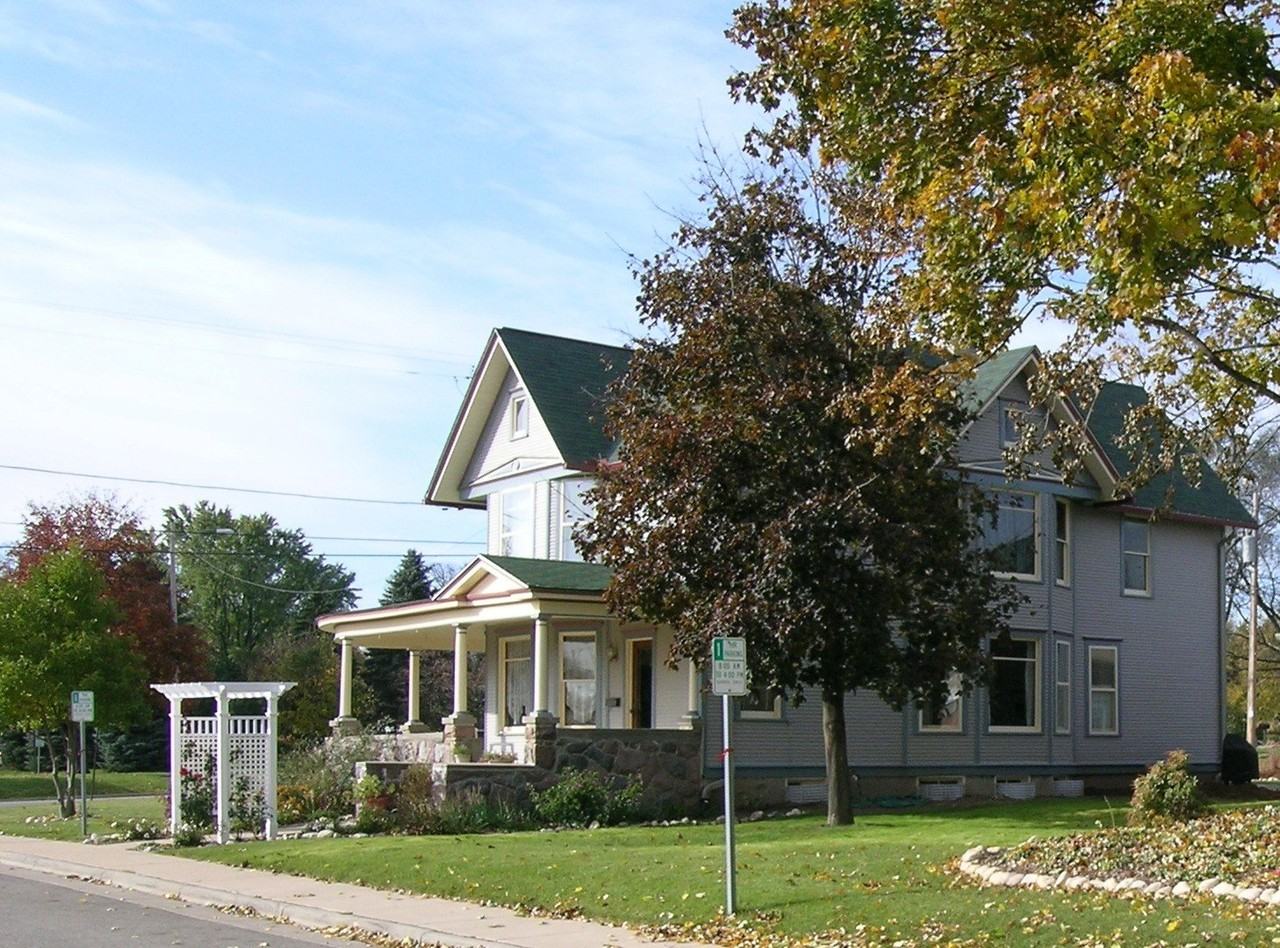 132 S Center St - Photo 3 of 3