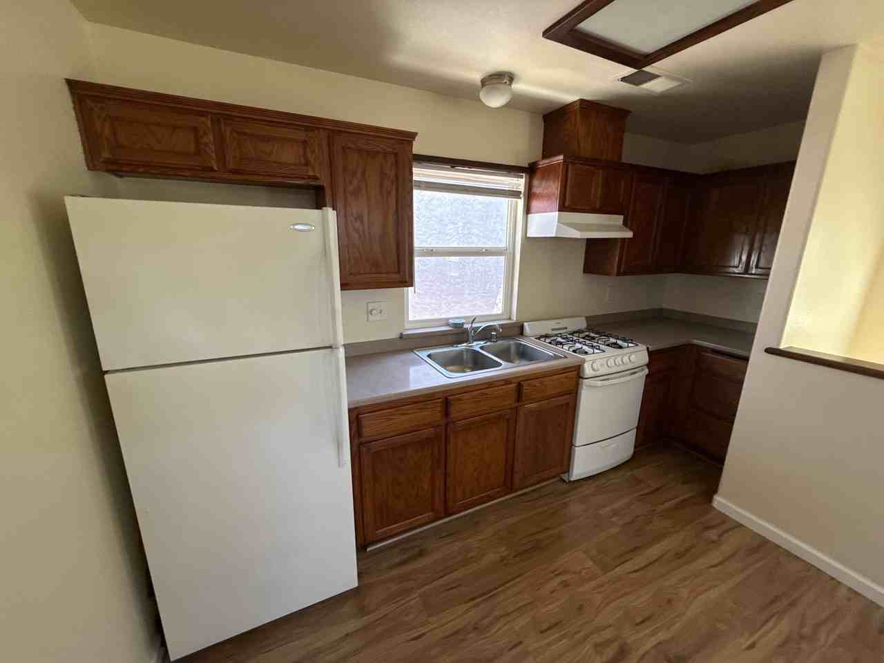 2409 Cactus Ave - Photo 2 of 9