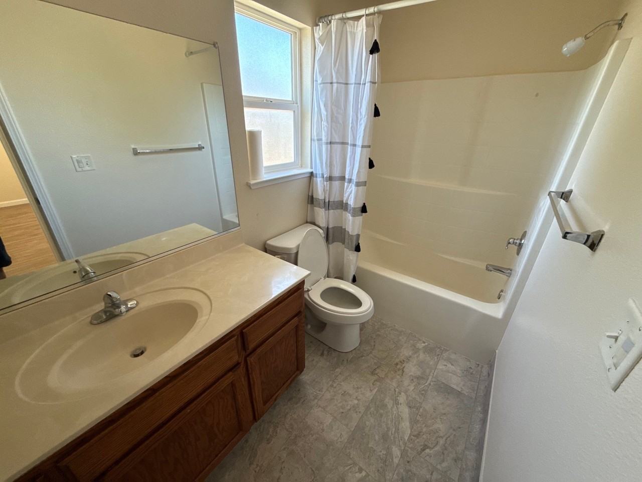 2409 Cactus Ave - Photo 4 of 9