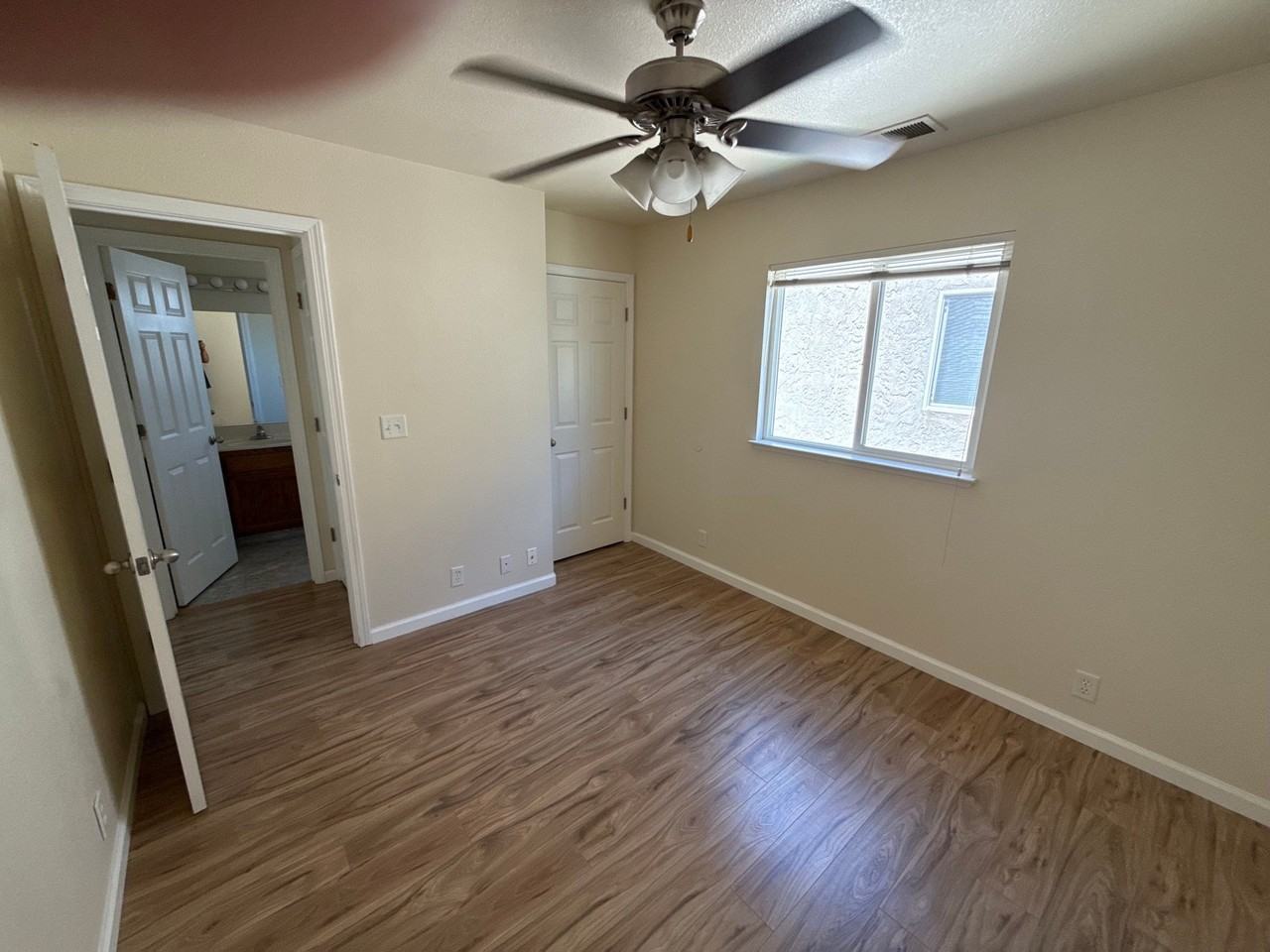 2409 Cactus Ave - Photo 5 of 9