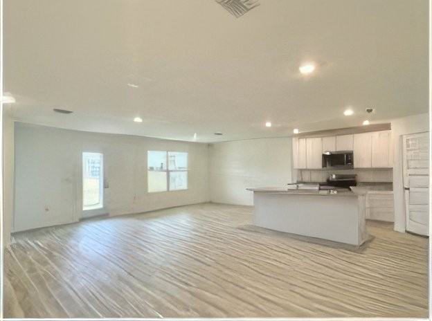 1036 Hayward Loop - Photo 4 of 13