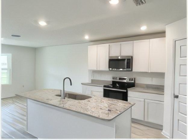 1036 Hayward Loop - Photo 6 of 13
