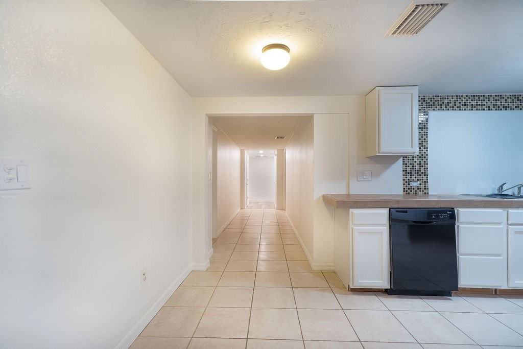 7407 Duke Dr - Photo 4 of 7