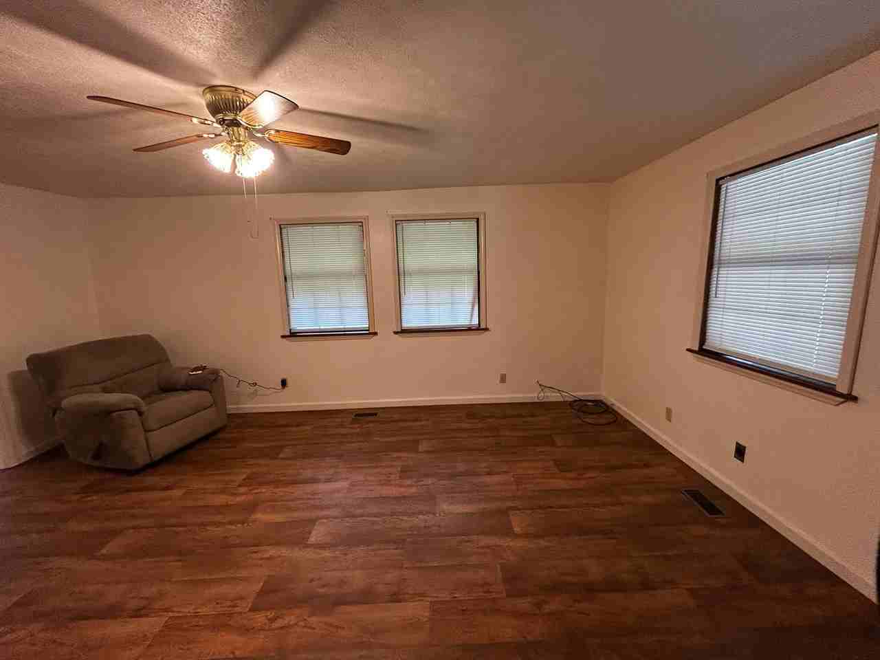 7370 E Dupont Ave - Photo 7 of 21