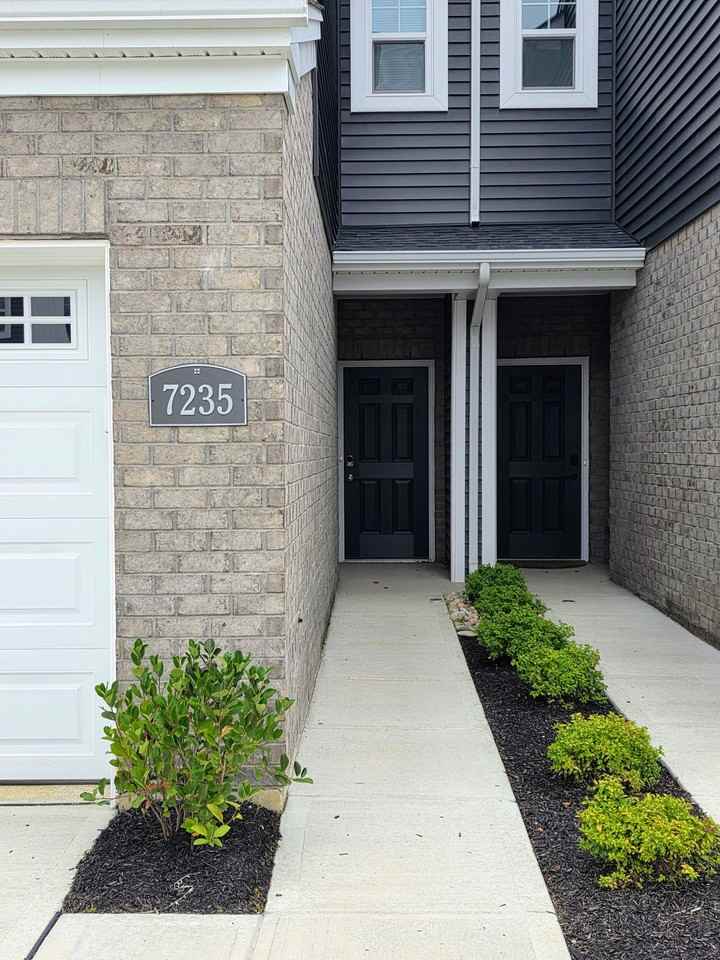 7235 Grandway Dr - Photo 3 of 20