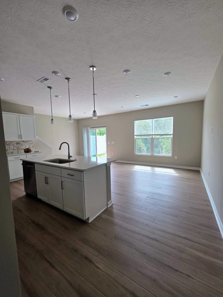 7235 Grandway Dr - Photo 5 of 20