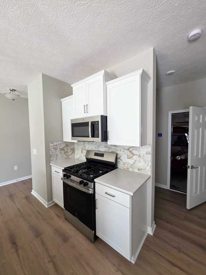 7235 Grandway Dr - Photo 6 of 20