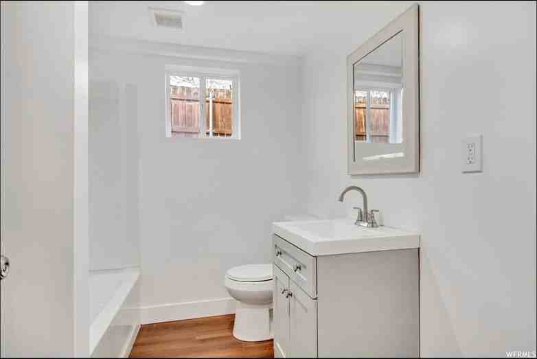 2760 Sw - Photo 2 of 7