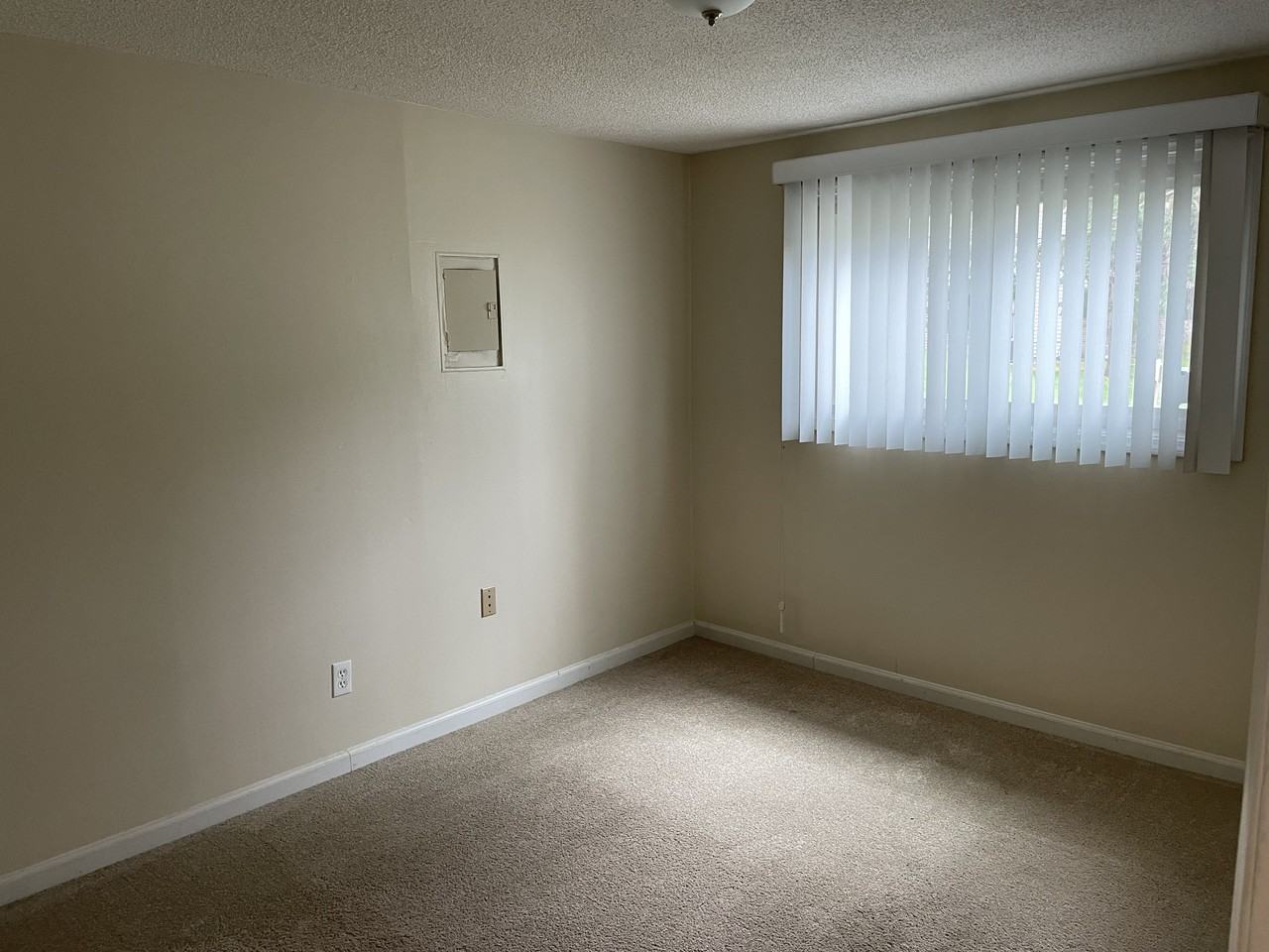 9519 Hartford Circle - Photo 4 of 15