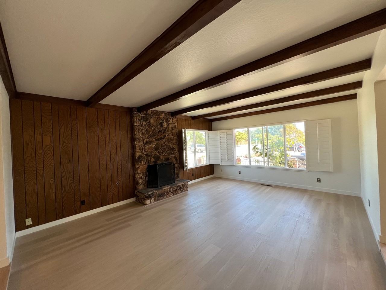 701 Bay St - Photo 5 of 20